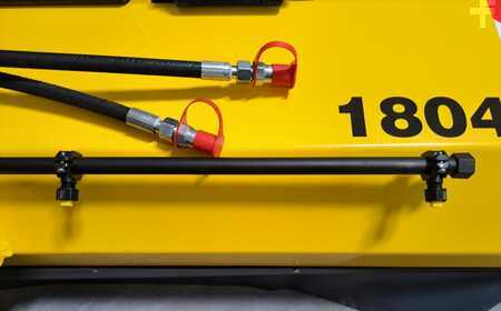 Veegmachine - MTS MTS 1804 / Wassertank, Sprühdüsen, Seitenbesen (3)