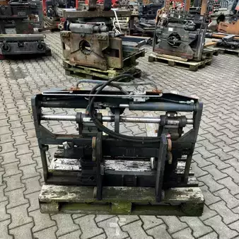 Fork adjustment equipment with sideshift - Linde IZVG (2)