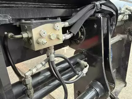 Zinkenverstellgerät 2022  Manitou CAT+P+SS (6)