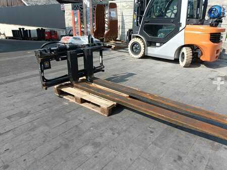 Posizionatore forche con traslatore integrato 2021  Durwen RZV 45 GS (1)