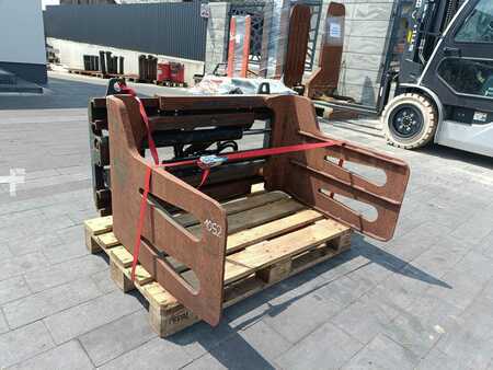 Bale clamp 2011  Kaup 2T413 (1)