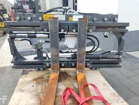 Fork adjustment equipment with sideshift 2016  Kaup 2T466B (1)