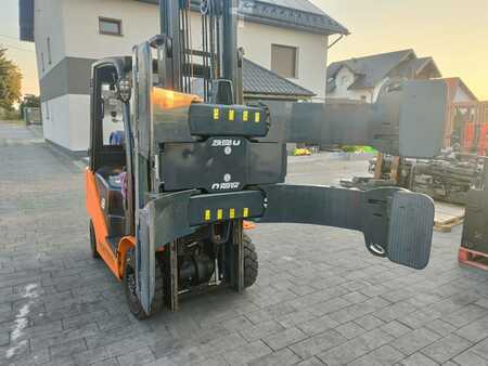 Papirtekercs fogó 180 fokkal forgatható , kettéosztott kar 2013  Bolzoni AR-40RJ-16 (4)