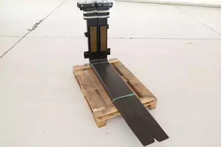 Equipamento de ajuste dos garfos com deslocamento lateral - ELM Kragelund 6IGGS 50 (1)