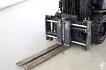 Posicionadores dos garfos com rotação 360º 2021  Durwen DZV 30 F (2)