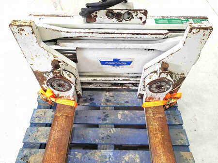 ***outros ***  2000  Cascade 25D TMB A502 (2)