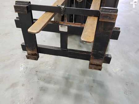 *** Otros *** 2000  [div] CARRIAGE ADAPTER PLATE (2)