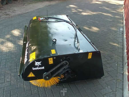 Kehrmaschine 2017  Bobcat 72 Sweeper (8)