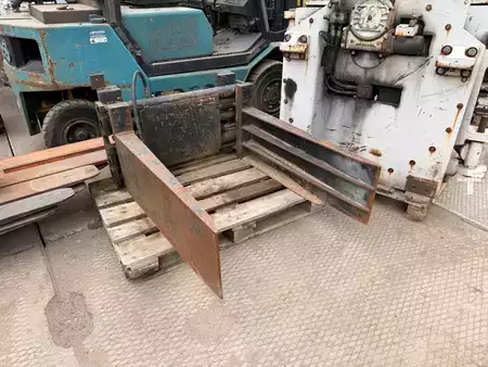 Čelisti na balíky - Forklift Attachment FEM 2A (1)