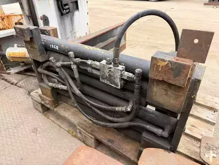 Čelisti na balíky - Forklift Attachment FEM 2A (5)
