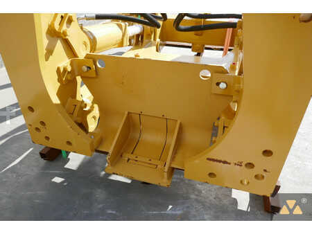 *** Ostatní *** - Caterpillar D7R Ripper (12)