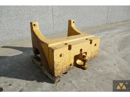 *** other devices ***  Caterpillar D8T Counterweight (1)