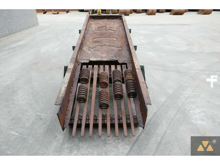 *** Ostatní *** 1999  KUE-KEN Feeder (8)