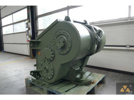 *** other devices ***  Caterpillar 57 Winch (1)