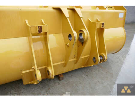 *** Otros ***  Caterpillar 930 Bucket (8)