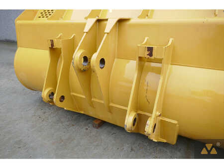 *** Otros ***  Caterpillar 930 Bucket (9)