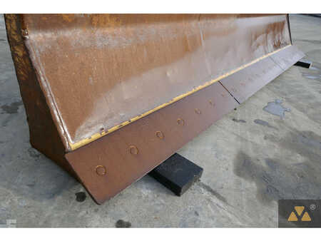 Caterpillar Skidder blade