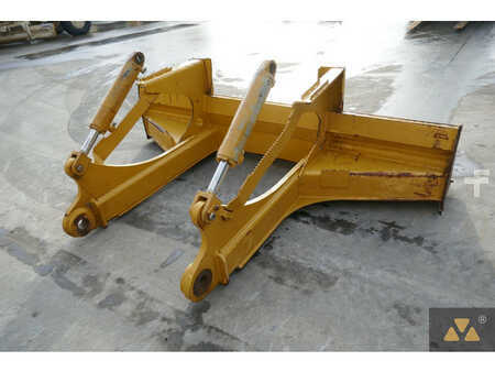 Caterpillar Skidder blade