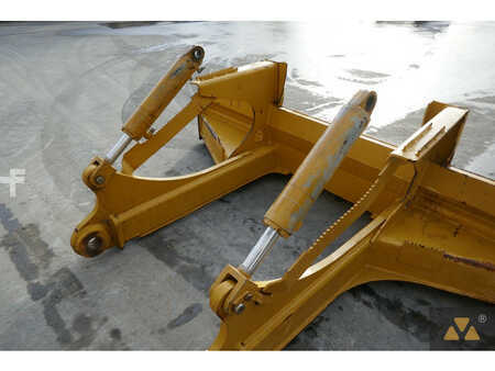 Caterpillar Skidder blade