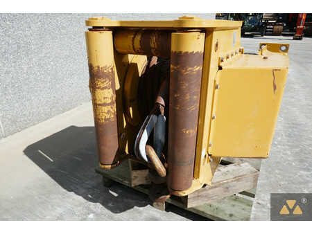 *** Ostatní *** - PACCAR PA140-316V (10)