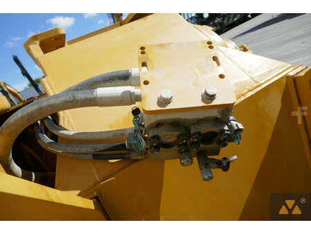 *** Ostatní *** - PACCAR PA140-316V (15)