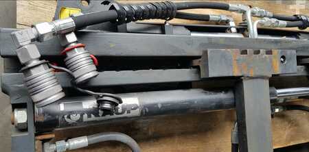 Positionneur de fourches à déplacement latéral 2021  Kaup 3.5T 466B (3)