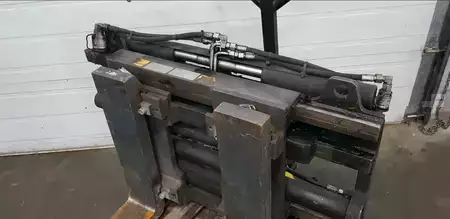 Обладнання для регулювання вил з сайдшифтом 2015  Kaup 3T 410Z 560-1860mm 3A (2)