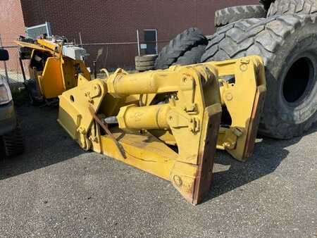 *** other devices ***  Caterpillar D 8 R Ripper (1)
