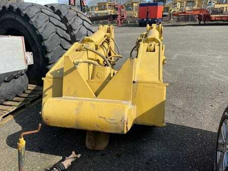 *** other devices ***  Caterpillar D 8 R Ripper (2)
