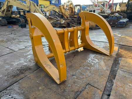 Kleště na kulatinu  Caterpillar CAT 950 log forks clamp (3)