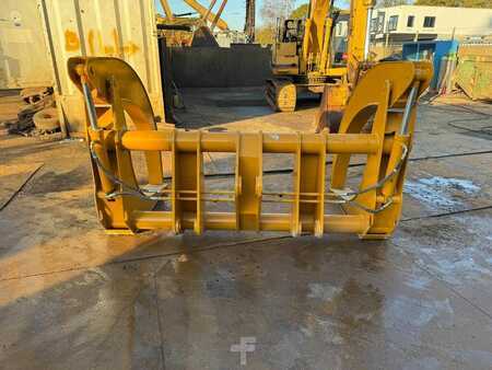 Kleště na kulatinu  Caterpillar CAT 950 log forks clamp (4)