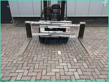 Dispositivo de ajuste horquillas con desplazamiento lateral - Roncari UPF221105A1150 FEM2 forkpositioner + sideshift (1)