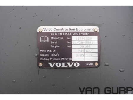 *** muut välineet *** - Volvo L20 / L25 bucket bak schaufel NEW 180cm (6)