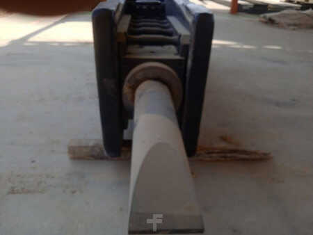 *** Ostatní *** 2022  Caterpillar H180GC Hammer (3 x available - Abu Dhabi) (11)