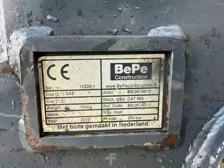 ***outros ***  2017  Bepe Caterpillar 962 Verachtert quick coupler NEW! (7)