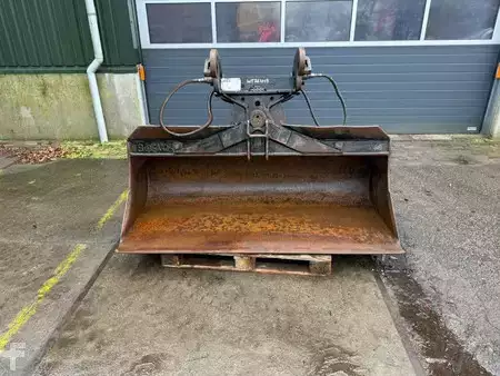 *** Autres *** - 4 Different tiltbucket / kantelbak / Schwenklöffel (13)
