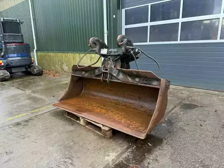 *** Autres *** - 4 Different tiltbucket / kantelbak / Schwenklöffel (14)
