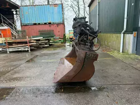 *** Autres *** - 4 Different tiltbucket / kantelbak / Schwenklöffel (16)