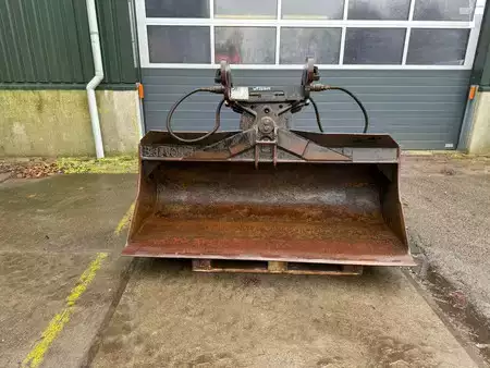 *** Autres *** - 4 Different tiltbucket / kantelbak / Schwenklöffel (28)