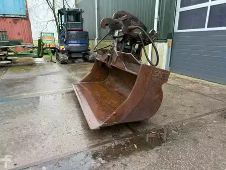 *** Autres *** - 4 Different tiltbucket / kantelbak / Schwenklöffel (29)