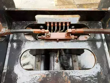 *** Autres *** - 4 Different tiltbucket / kantelbak / Schwenklöffel (36)