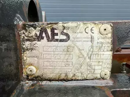 *** Autres *** - 4 Different tiltbucket / kantelbak / Schwenklöffel (37)