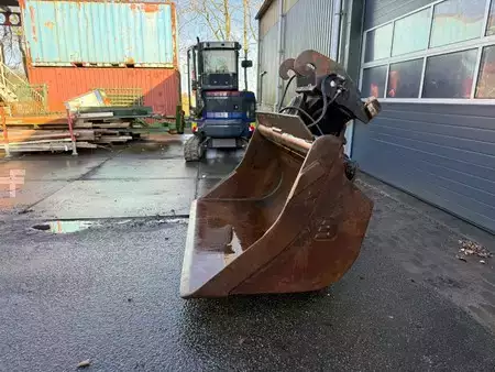 *** Autres *** - 4 Different tiltbucket / kantelbak / Schwenklöffel (4)