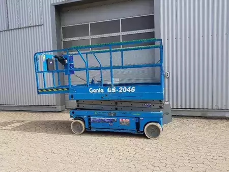 Piattaforme aeree a pantografo 2002  Genie GS2046 (1)