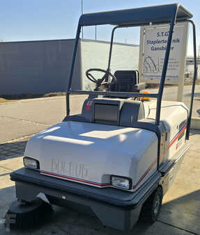 Zamiatarki samojezdne 2011 Dulevo 90 EH (2)