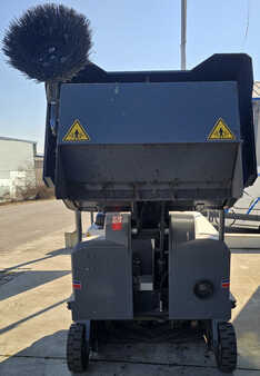 Zamiatarki samojezdne 2011 Dulevo 90 EH (4)