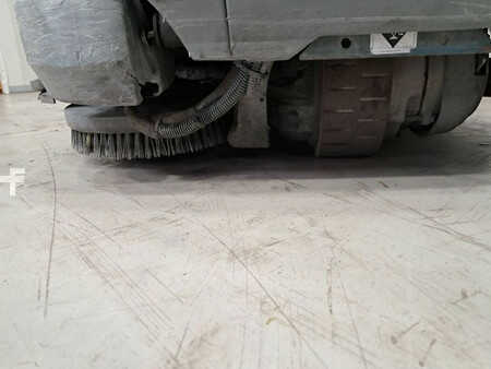 Ride on Scrubber Dryer 2017  TENNANT T12 (7)