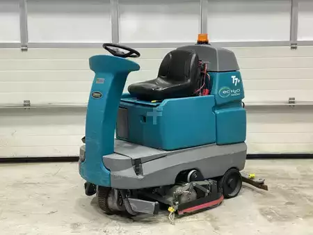 Ride On vakuový zametač 2019  TENNANT T7 ECHO (1)