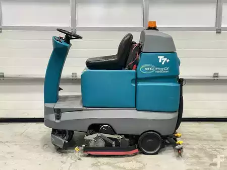 Ride On vakuový zametač 2019  TENNANT T7 ECHO (2)