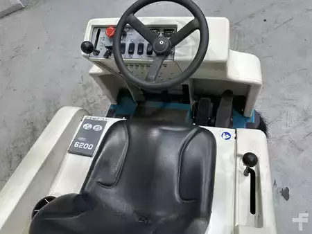 Barredora conductor incorporado 2017  TENNANT 6200 (8)